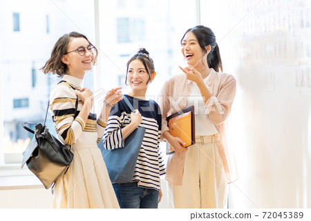 女大學生外國留學生大學校園生活圖像拍攝合作：中央工業大學附屬的日語學校 72045389