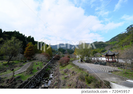 岩岳花川sabo公園裡的人人風景 廣角 照片素材 圖片 圖庫