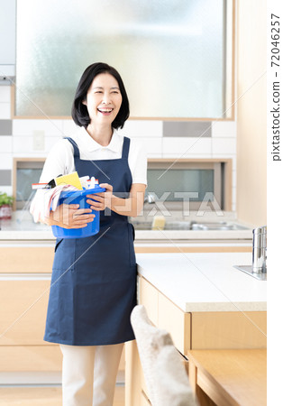 Middle woman of housekeeping staff Middle woman of housekeeping staff 72046257