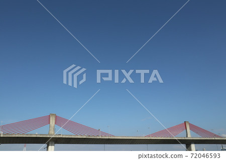 連接愛知縣名古屋市西區與愛知縣清須市的莊內河上的紅色蜻蜓橋 連接愛知縣名古屋市西區與愛知縣清須市的莊內河上的紅色蜻蜓橋 72046593