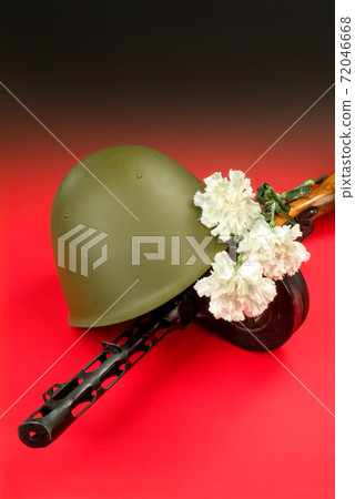 Machine Gun And Flowers Machine Gun And Flowers 72046668