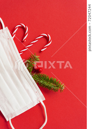 Measures against infectious diseases in winter. Christmas decorations and fir branches and masks Measures against infectious diseases in winter. Christmas decorations and fir branches and masks 72047244