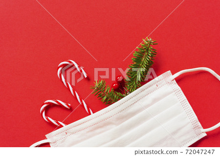 Measures against infectious diseases in winter. Christmas decorations and fir branches and masks Measures against infectious diseases in winter. Christmas decorations and fir branches and masks 72047247