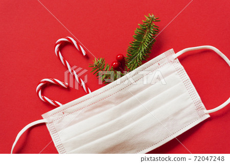 Measures against infectious diseases in winter. Christmas decorations and fir branches and masks Measures against infectious diseases in winter. Christmas decorations and fir branches and masks 72047248