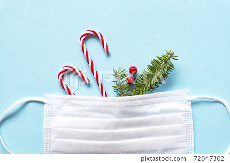 Measures against infectious diseases in winter. Christmas decorations and fir branches and masks Measures against infectious diseases in winter. Christmas decorations and fir branches and masks 72047302