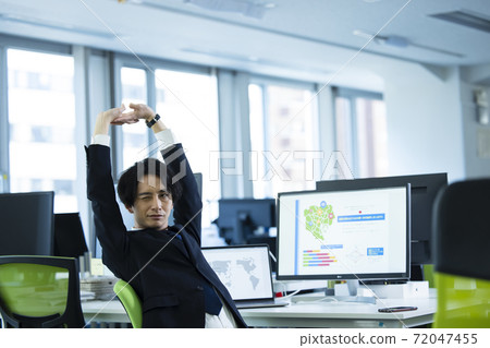 Holiday work office man tired 72047455