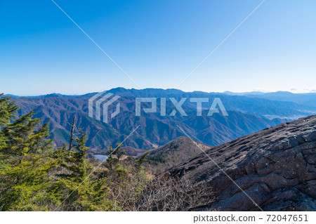 從髕煞岩山頂看到的奧道部（健德山） 72047651