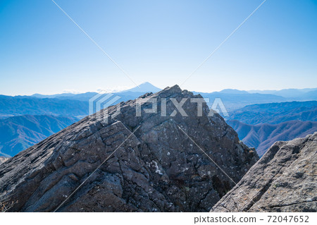 從刨光的頂部看的富士山（伊努伊山） 72047652