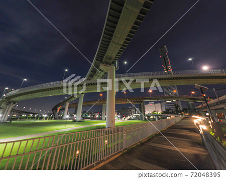 臨空交界處的夜景 72048395