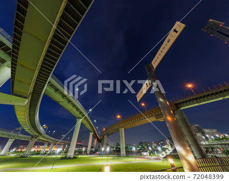 臨空交界處的夜景 72048399
