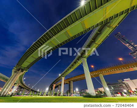 臨空交界處的夜景 72048404