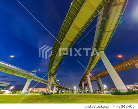 臨空交界處的夜景 72048405