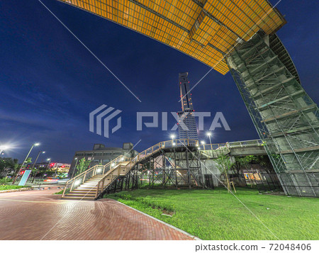 臨空交界處的夜景 72048406