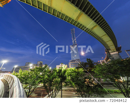 臨空交界處的夜景 72048412
