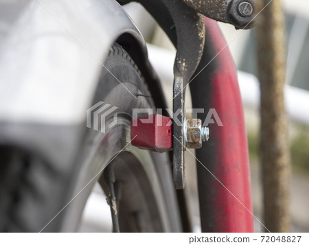 Bicycle front wheel brake shoes 72048827