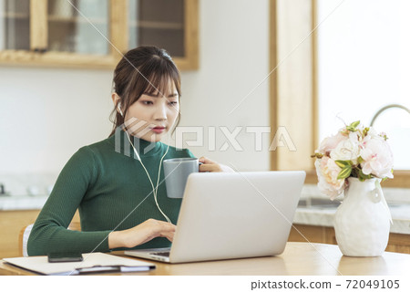 Young lady, Teleworker 72049105