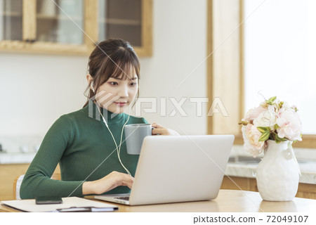 Young lady, Teleworker 72049107