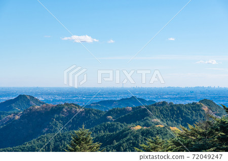 從孩子的工宮的停車場看到的東京街(遠處的東京晴空塔) 從孩子的工宮的停車場看到的東京街(遠處的東京晴空塔) 72049247