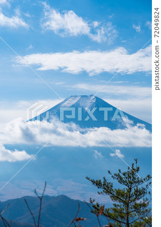 從倉見山的觀景台上看到的富士山 從倉見山的觀景台上看到的富士山 72049824
