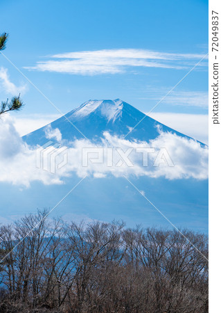 Mt. Fuji seen from the summit of Mt. Kurami Mt. Fuji seen from the summit of Mt. Kurami 72049837