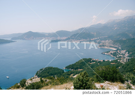 The road along the coast on the Adriatic coast in Montenegro, through the cities - Przno, Kamenovo, Rafailovici, Becici, Budva. 72051866