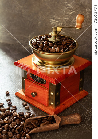 old vintage coffee grinder and beans 72053773