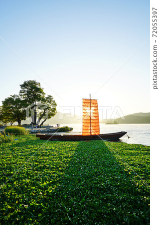 Morning of the Balinese 72055397