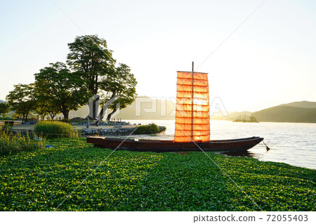 Morning of the Balinese 72055403