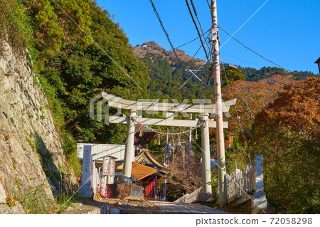 秋天的筑波山朝筑波山神社的方向眺望筑波山的山頂 72058298