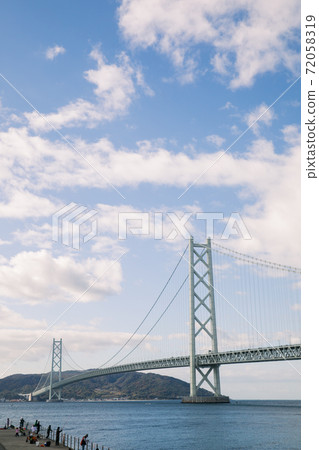 Akashi Kaikyo Bridge 72058319