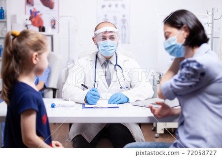 Doctor explaining diagnosis Doctor explaining diagnosis 72058727