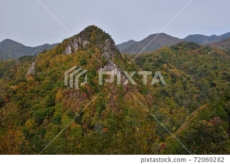 Yamanashi Prefecture Crystal Line in autumn. Take a picture of the opposite bank of the large valley of Arakawa from the Maiden Plateau. Yamanashi Prefecture Crystal Line in autumn. Take a picture of the opposite bank of the large valley of Arakawa from the Maiden Plateau. 72060282