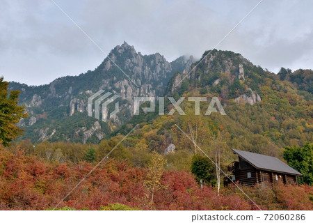 Take a picture of Mt. Mizugaki, one of the 100 famous mountains in Japan, from Mizugakiyama Natural Park in Yamanashi Prefecture. Take a picture of Mt. Mizugaki, one of the 100 famous mountains in Japan, from Mizugakiyama Natural Park in Yamanashi Prefecture. 72060286