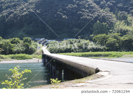 沉降橋很大 沉降橋很大 72061294