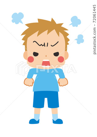 一個可愛的小男孩，生氣並抱怨他的肩膀 72061445
