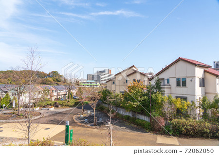 從山上俯瞰的郊區住宅區 從山上俯瞰的郊區住宅區 72062050