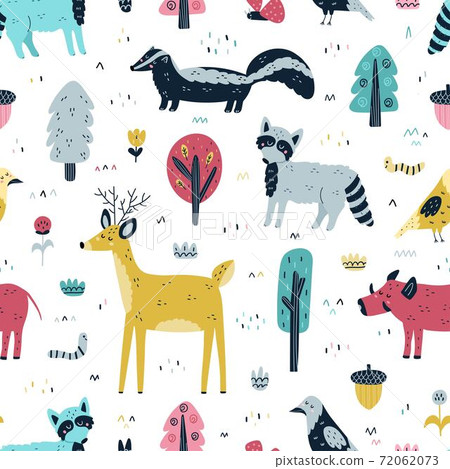 Woodland animals seamless pattern. Cute forest characters background 72062073