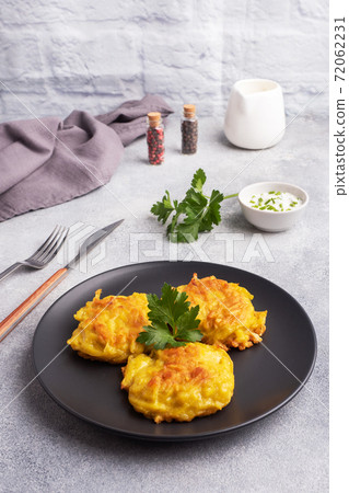 Fried cakes of grated potatoes on the plate with sauce. Traditional pancakes boxty raggmunk. 72062231