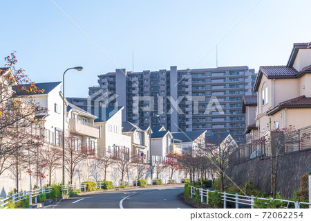 住宅區俯瞰山丘 照片素材 圖片 圖庫