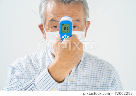 測量溫度的高級男性溫度計 72062292