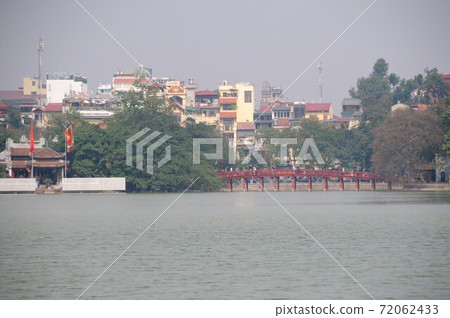 Vietnam, Hanoi, Hoan Kiem Lake, Tamayama Shrine, Fuku Bridge 72062433