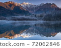 穗高山脈反映在霧冰和大正池 72062846