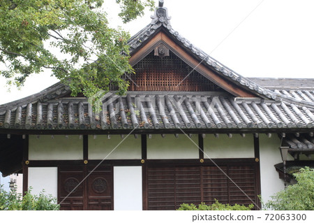 White-walled samurai residence 72063300