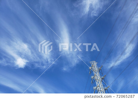 藍天和輸電塔 藍天和輸電塔 72065287