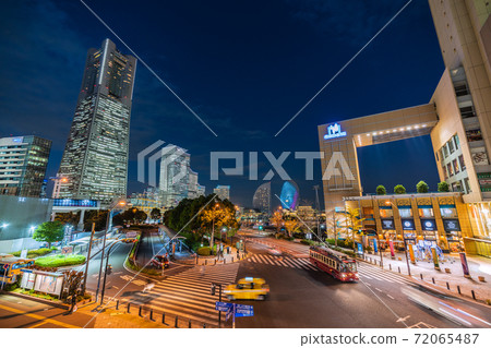 Yokohama cityscape of Japan: Corona bruise, Sakuragicho station square is sparsely populated again ... = December 1, 2020 Yokohama cityscape of Japan: Corona bruise, Sakuragicho station square is sparsely populated again ... = December 1, 2020 72065487