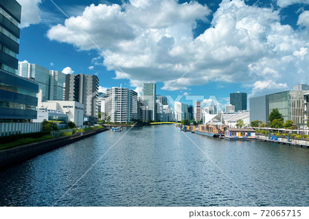 Shinagawa canal on a sunny day 72065715