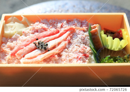 美味的紅色zuwai蟹蟹壽司 美味的紅色zuwai蟹蟹壽司 72065726