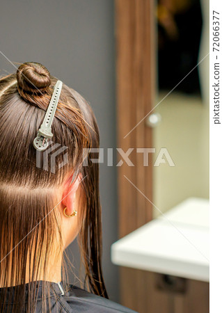 Divided women hair in sections 72066377