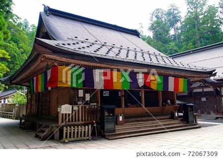 Koyasan Oku-no-in Gomado (Koya-cho, Ito-gun, Wakayama Prefecture) 72067309