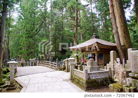 高野山Okunoin汗水中橋治三（和歌山縣伊東郡高野町） 72067462